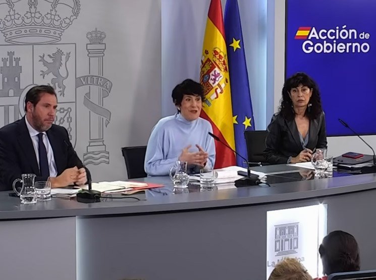 Asesoría integral en extranjería y regularización en España Regularización y renovación de residencia pendiente en España